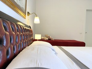 2 bedrooms, in-room safe, iron/ironing board, free WiFi