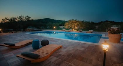 Villa Red Hacienda uima-altaalla