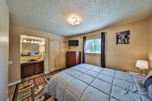 2 bedrooms, travel cot, free Internet, bed sheets