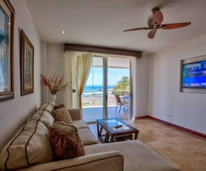 Căn hộ Deluxe, nhiều phòng ngủ, có thể sử dụng hồ bơi, sát bãi biển | 2 phòng ngủ, bộ đồ giường cao cấp, két bảo mật tại phòng