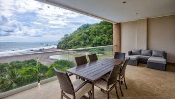Deluxe Apartment, Multiple Bedrooms, Pool Access, Beachfront | BBQ/picnic Area