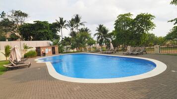 Kolam renang outdoor