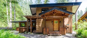 Hot tub, sauna, large open great room, spacious kitchen, pet friendly, trails.