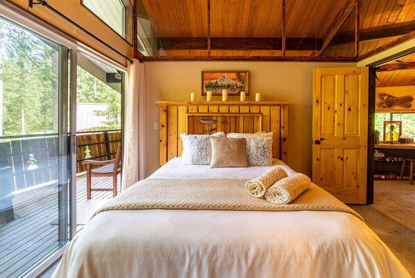 3 bedrooms, memory-foam beds, free WiFi, bed sheets