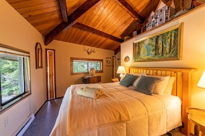 3 bedrooms, memory-foam beds, free WiFi, bed sheets