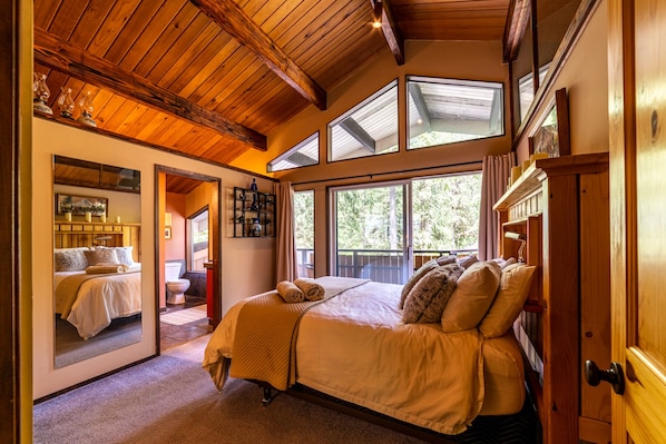 3 bedrooms, memory-foam beds, free WiFi, bed sheets
