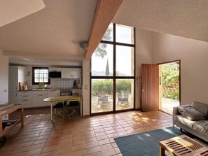 TV - House for 6 to 8 People in a Private Estate with Shared Pool (LA LONDE LES MAURES)