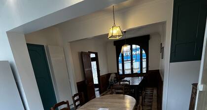 MAISON CENTRE VILLE 11 PERSONNES JARDIN