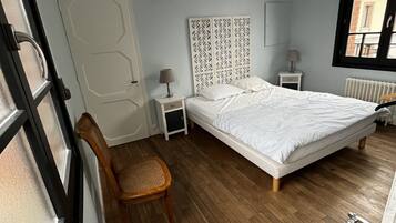 5 slaapkamers, een strijkplank/strijkijzer, gratis wifi