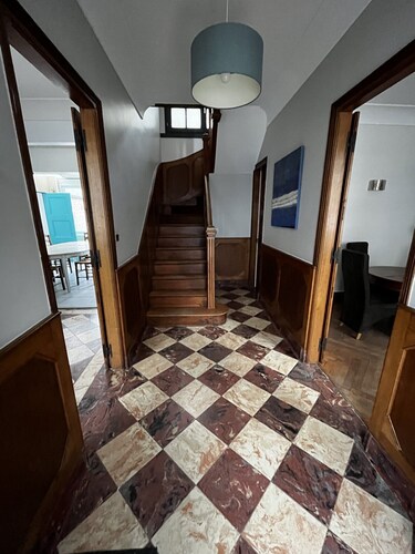 MAISON CENTRE VILLE 11 PERSONNES JARDIN