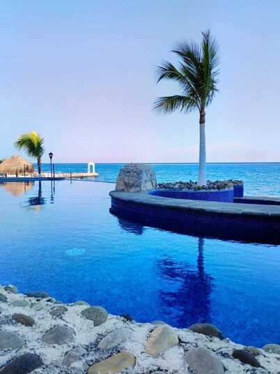 EL CANTIL 5-star Caribbean Villa, Right on the Ocean - Beautiful Views