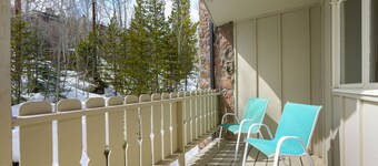 Split interior 2 bedroom, comfortable family rental