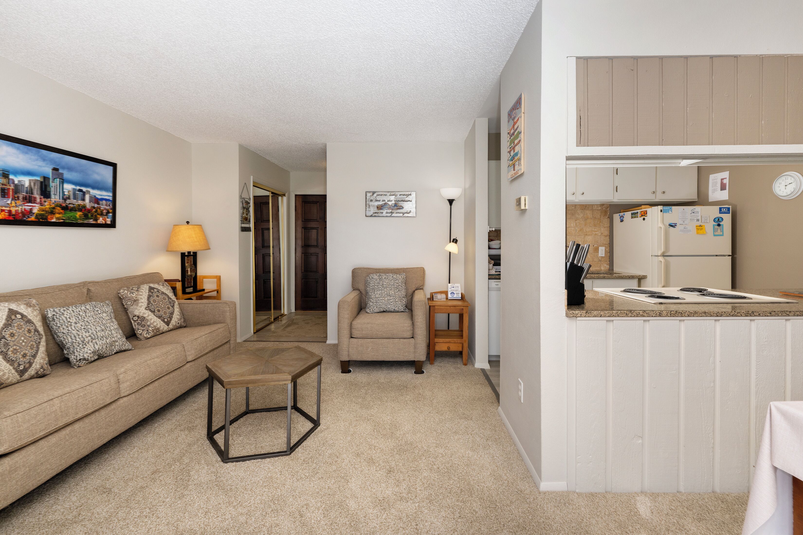 Tv, eldstad och dvd-spelare