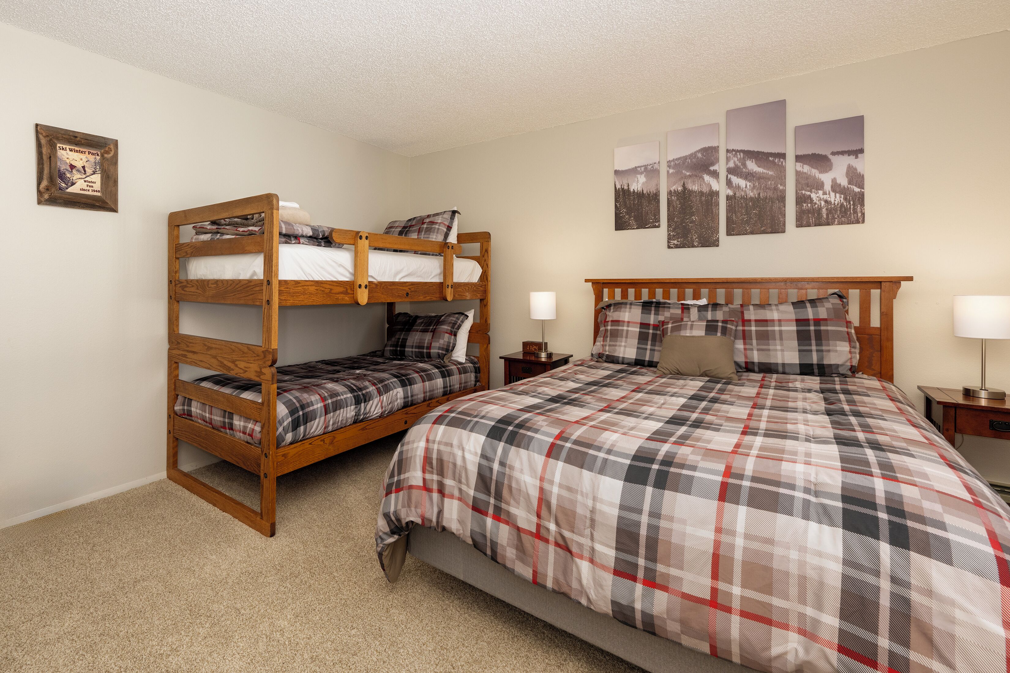 1 bedroom, travel cot, Internet, bed sheets