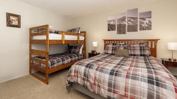 1 bedroom, travel cot, Internet, bed sheets