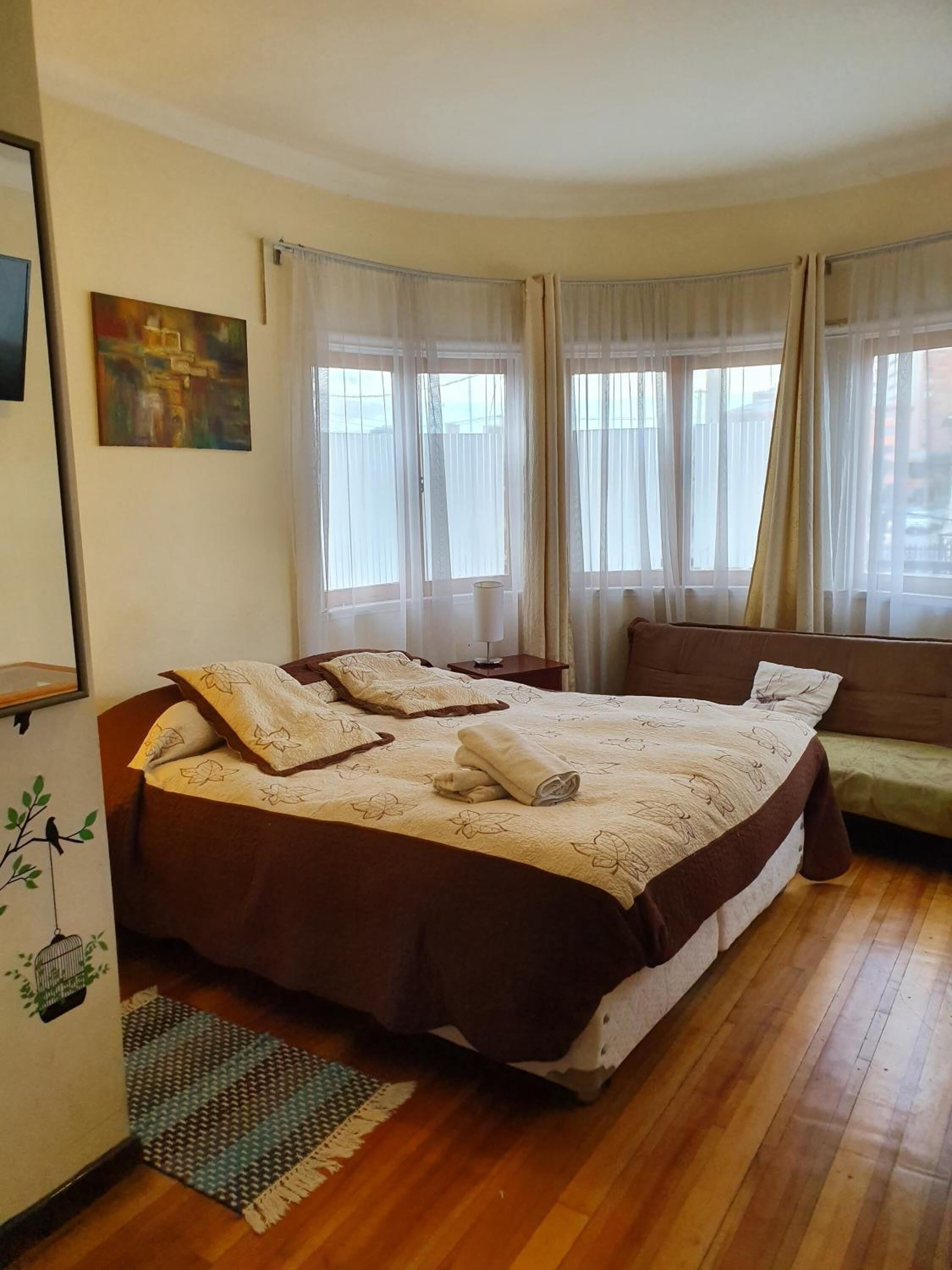 Free cribs/infant beds, free rollaway beds, free WiFi, bed sheets