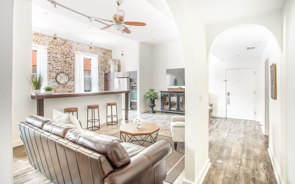 Smart TV - Spacious Broughton Street Loft Near Restaurants, Shopping by Lucky Savannah (Savannah)