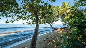 Am Strand, Liegestühle, Strandtücher