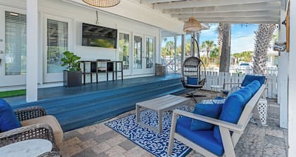 Free Golf Cart, Private XL Pool, 1.5 Block to Bch,Outdoor covered patio with TV
