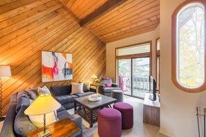 Living area - Cedar Blue! Mountain Living at its best! 3 Bed/ 2 Bath + Loft! Ski In/Ski Out (Beaver Creek)