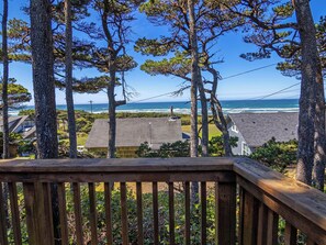 Property grounds - All Decked Out - Captivating Ocean Views from the hillside (Waldport)
