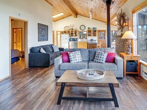 TV, fireplace, DVD player