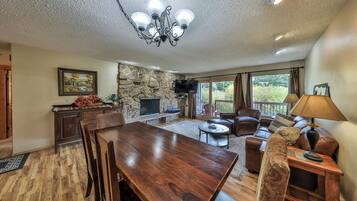 Télévision, cheminée