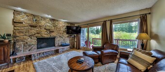 High-end 3 bedroom with private deck and spacious floor plan