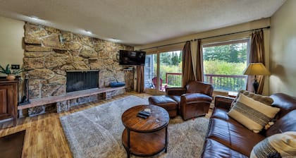 High-end 3 bedroom with private deck and spacious floor plan