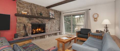 Télévision, cheminée