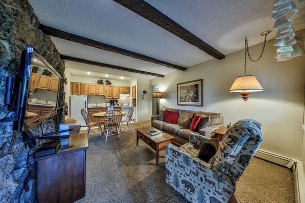 TV, fireplace