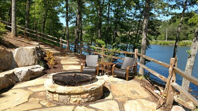Luxury Living on the Lake! Boat Dock Kayaks Firepits, Lake and Mtn Views