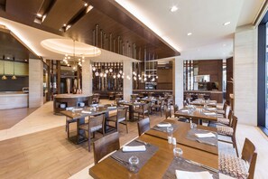 2 restaurants, French cuisine - Radisson Collection Hotel Bamako (Bamako)