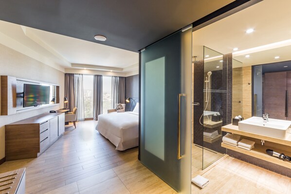 Egyptian cotton sheets, premium bedding, minibar, in-room safe