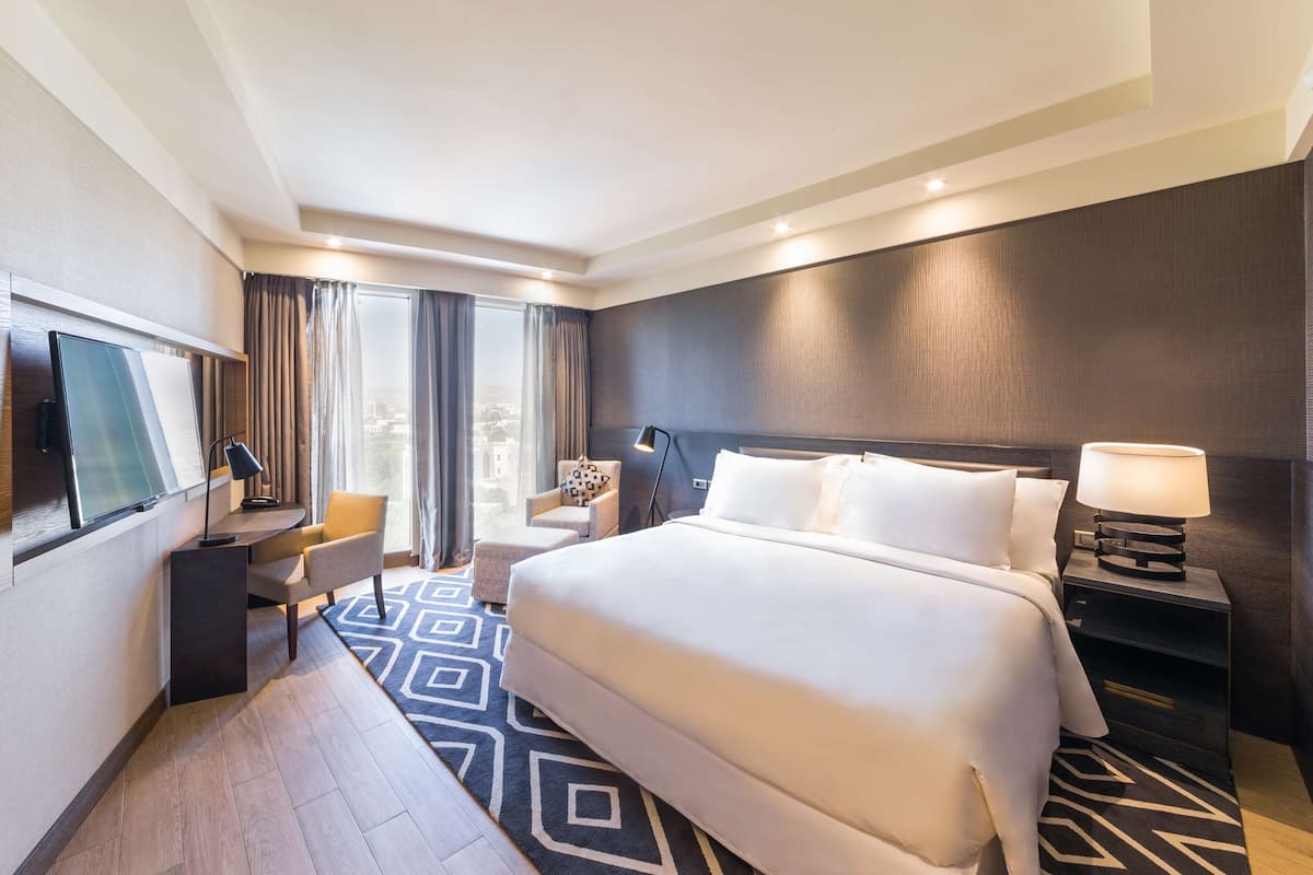Egyptian cotton sheets, premium bedding, minibar, in-room safe