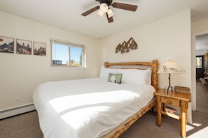 2 bedrooms, travel crib, internet, bed sheets