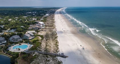 Lakeside Villa 63B located in Litchfield by the Sea Community