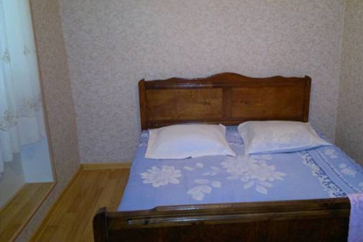 Ropa de cama de alta calidad, escritorio y sistema de insonorización