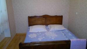Double Room, Courtyard Area | Premium bedding, desk, soundproofing, iron/ironing board - Guest House Besarioni (Borjomi)