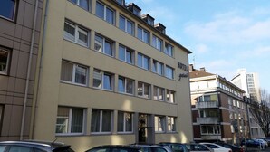 A multi-story hotel with a beige facade, multiple windows, and a visible entrance. - Hotel Luise (Essen)