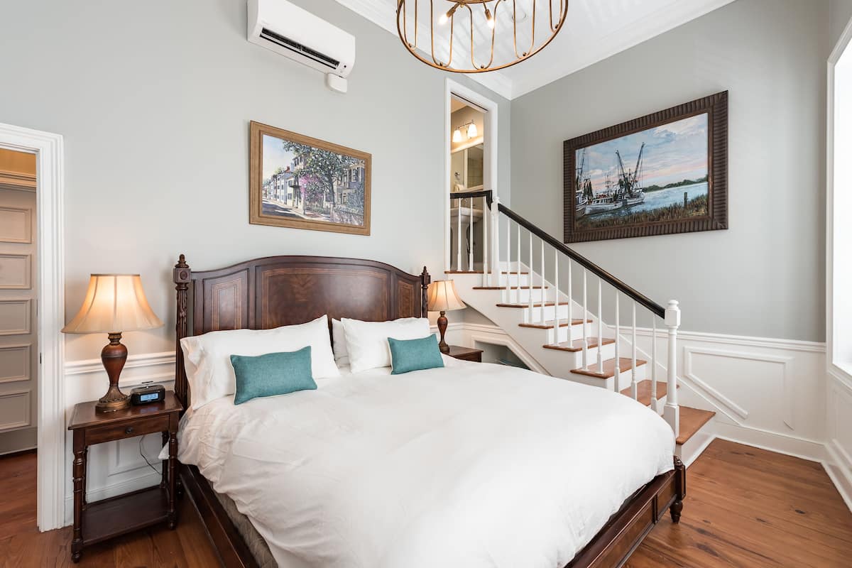 Loft | 2 bedrooms, individually decorated, individually furnished
