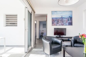 Comfort-lejlighed - 2 soveværelser - terrasse - udsigt til pool | Stue | Fladskærms-tv