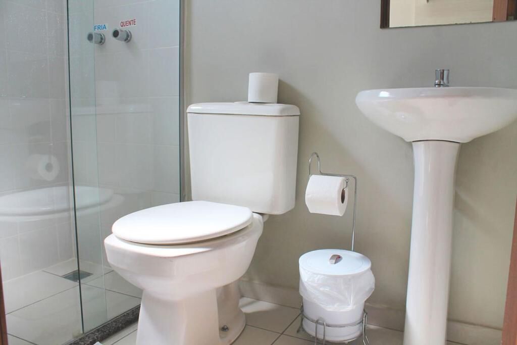 shower, free toiletries, hair dryer