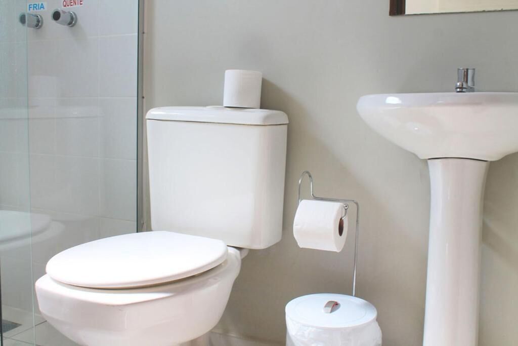 shower, free toiletries, hair dryer