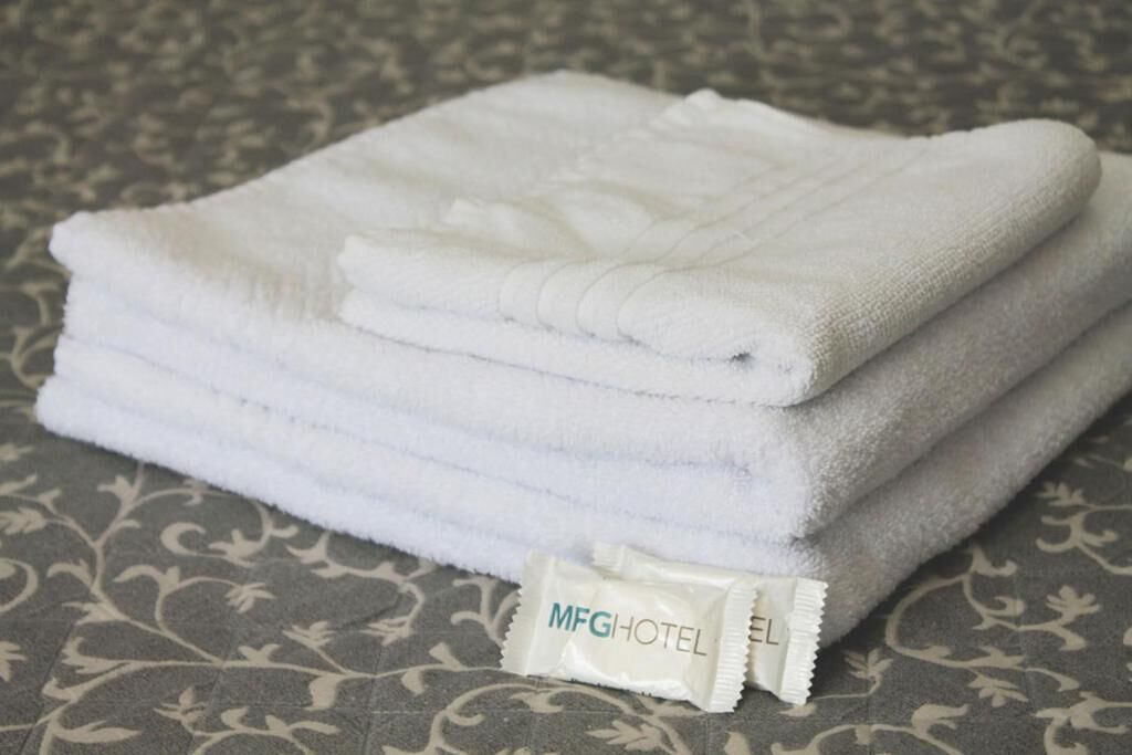 shower, free toiletries, hair dryer