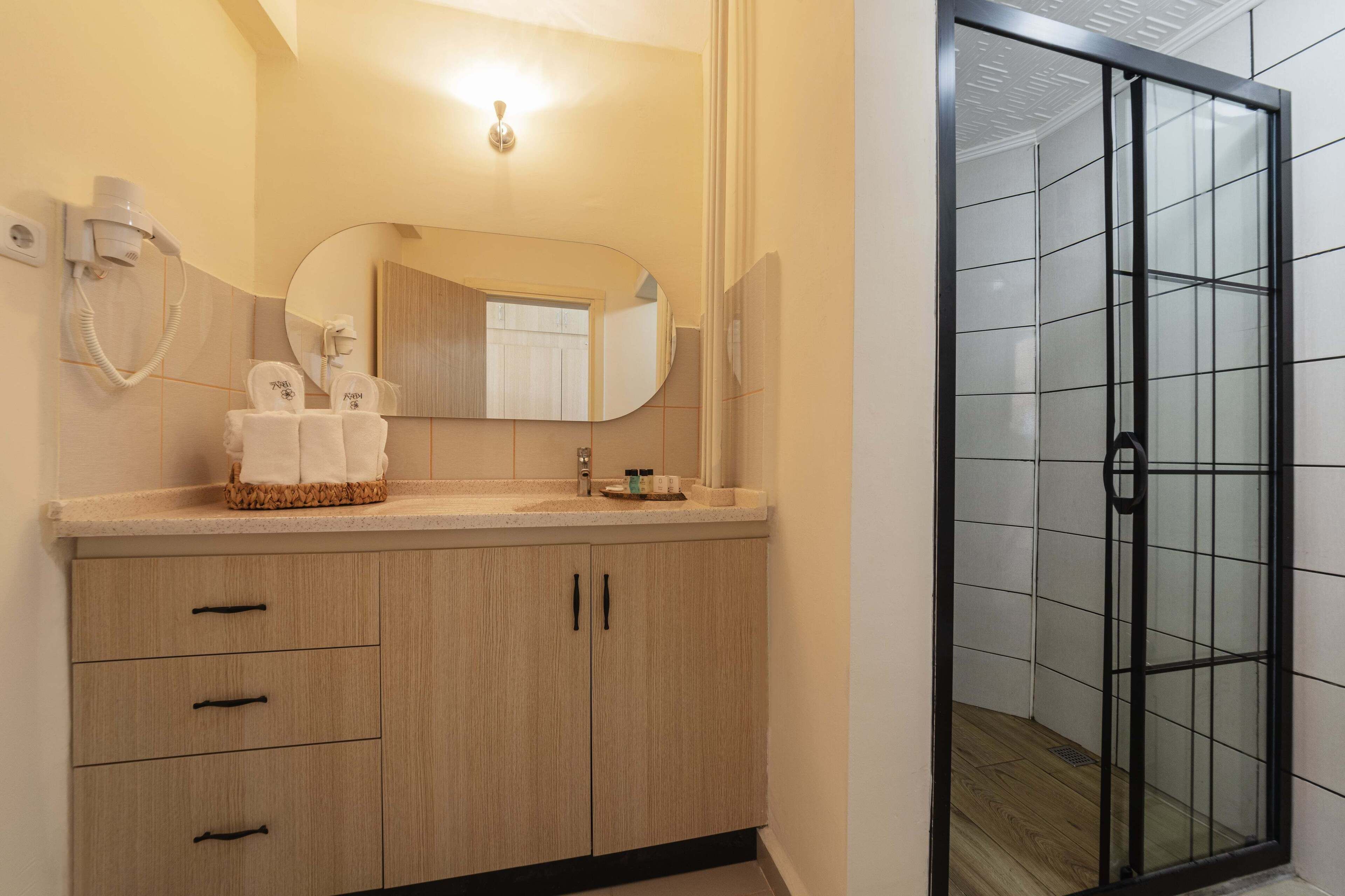 Kiraz Beach Otel (Kiraz Beach Hotel)