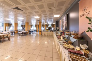 Tägliches inbegriffenes großes Frühstück