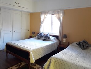 Quadruple Room, Private Bathroom | Iron/ironing board, cribs/infant beds, rollaway beds, free WiFi - Hostal Casa Oriente Viña (Vina del Mar)