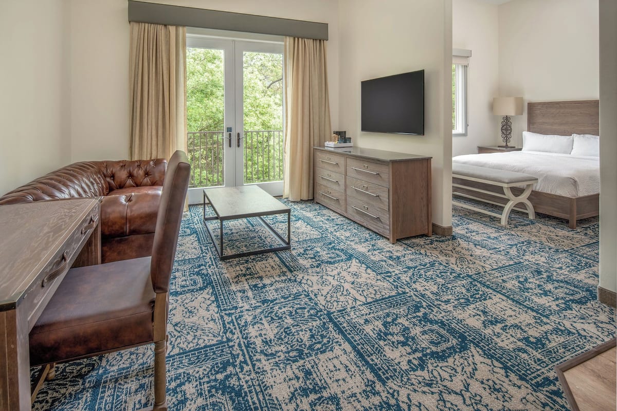 Desk, blackout drapes, iron/ironing board, free WiFi