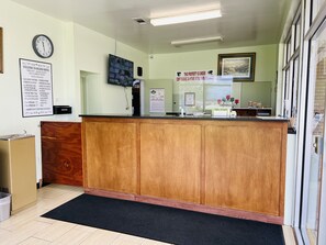 Reception - The Shades Motel (Baton Rouge)